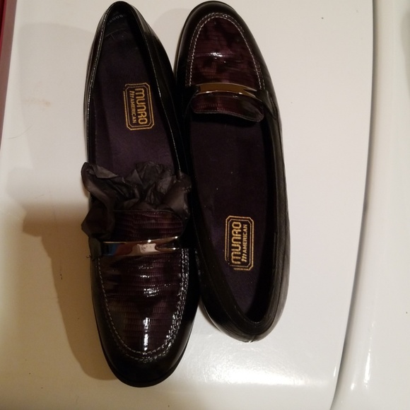 Women's Munro Shoes. Flats, with Silver buckle. Bl - Picture 5 of 5